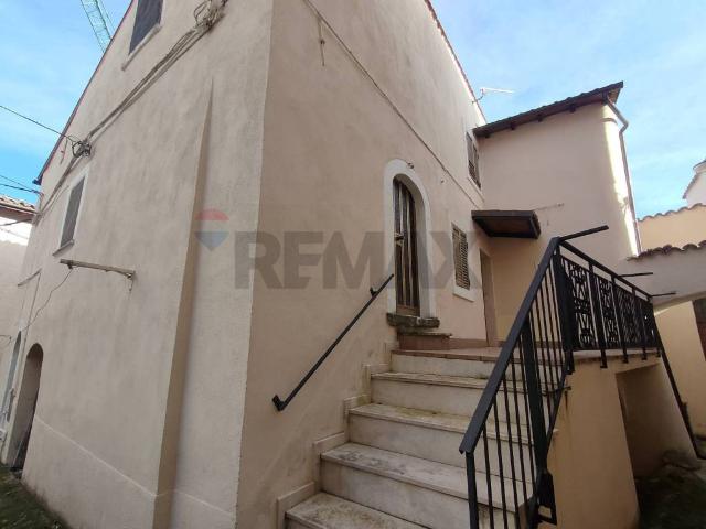 Casa indipendente in vendita a Caporciano AQ