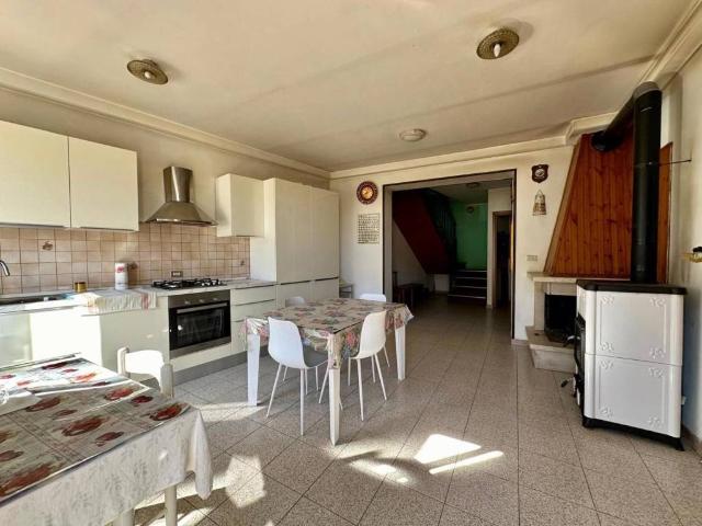 Casa indipendente in vendita a Caporciano AQ