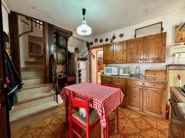 Casa indipendente in vendita a Caporciano AQ