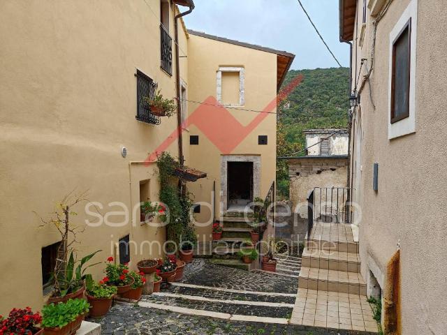 Casa indipendente in vendita a Caporciano AQ