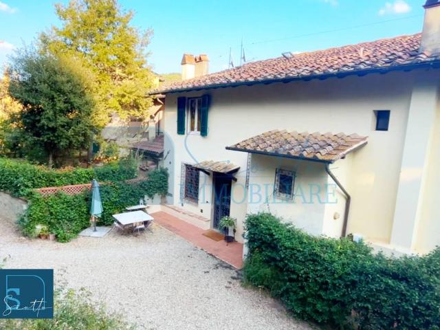Casa indipendente in vendita a Capraia e Limite FI