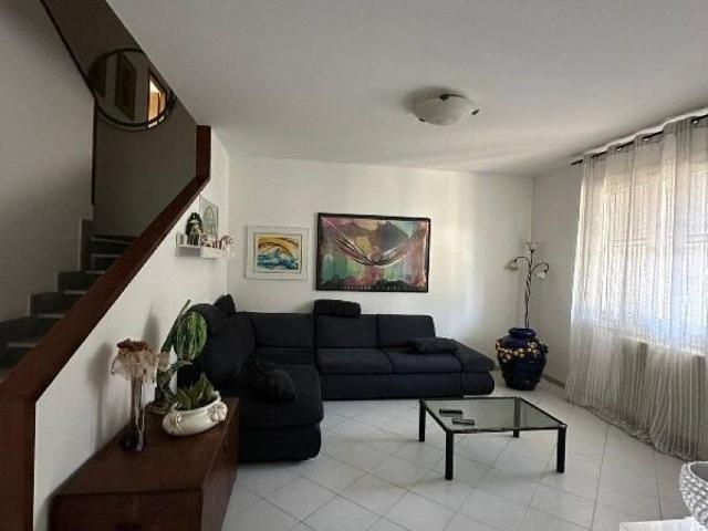 Casa indipendente in vendita a Capraia e Limite FI