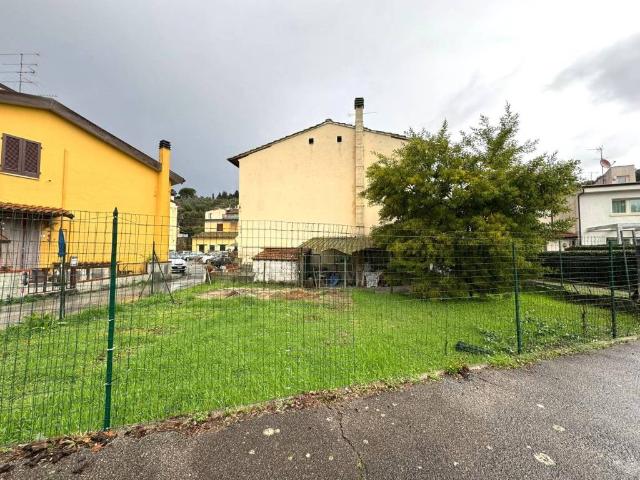 Casa indipendente in vendita a Capraia e Limite FI