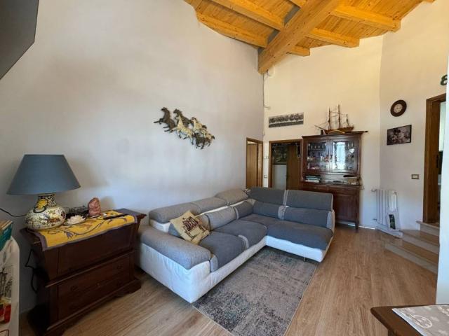Casa indipendente in vendita a Capraia e Limite FI