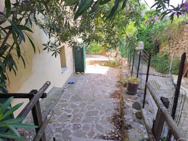 Casa indipendente in vendita a Capraia Isola LI