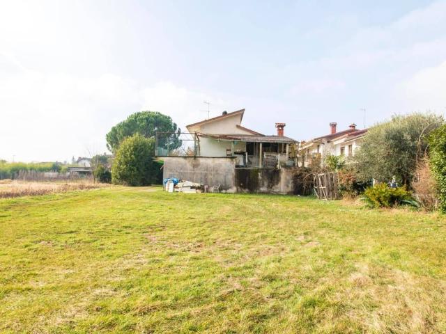 Casa indipendente in vendita a Capriva del Friuli GO