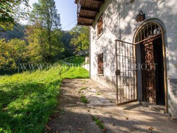 Casa indipendente in vendita a Caprino Bergamasco BG