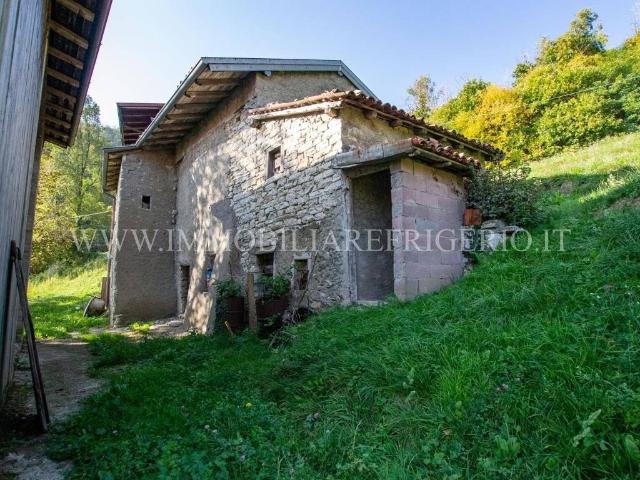 Casa indipendente in vendita a Caprino Bergamasco BG