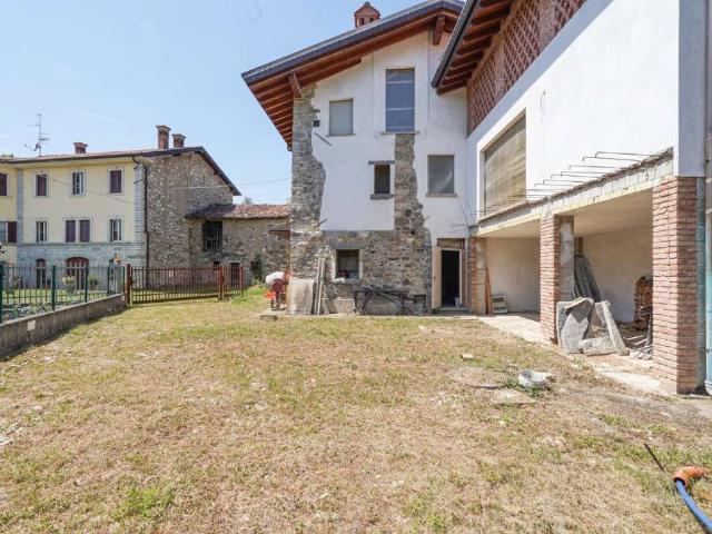 Casa indipendente in vendita a Caprino Bergamasco BG