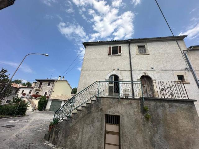 Casa indipendente in vendita a Caramanico Terme PE
