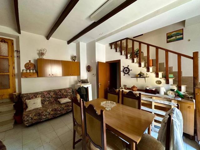 Casa indipendente in vendita a Carapelle Calvisio AQ