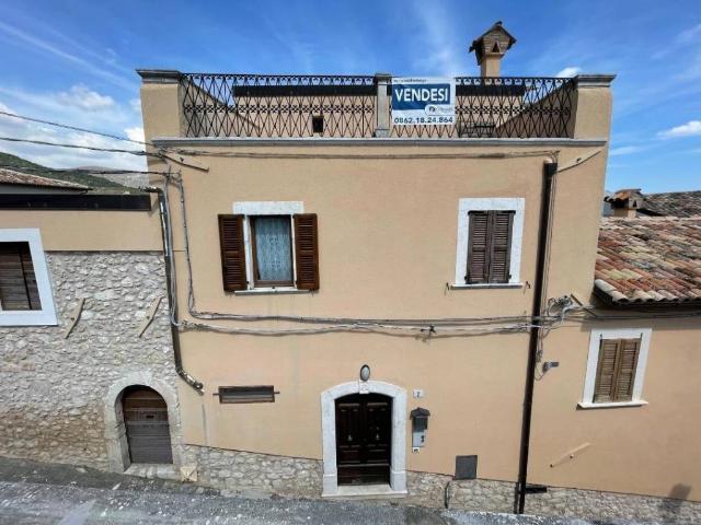 Casa indipendente in vendita a Carapelle Calvisio AQ