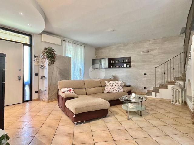Casa indipendente in vendita a Carate Brianza MB