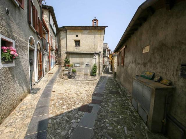 Casa indipendente in vendita a Carate Urio CO