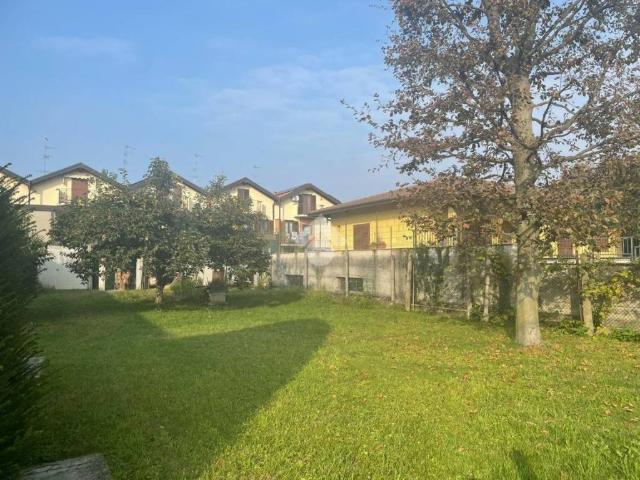 Casa indipendente in vendita a Cardano al Campo VA