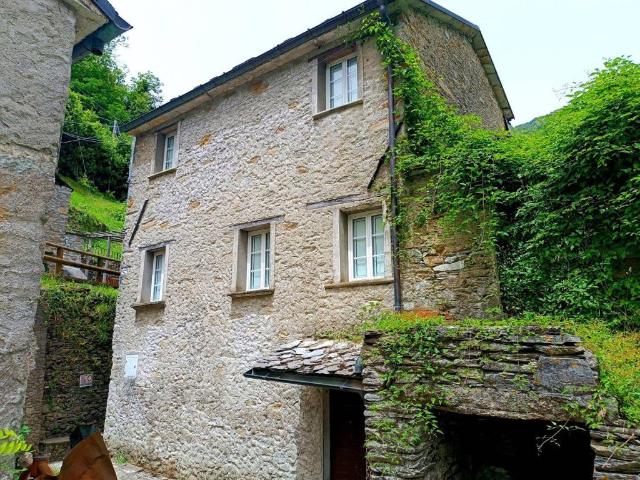 Casa indipendente in vendita a Careggine LU