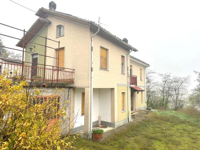 Casa indipendente in vendita a Carezzano
