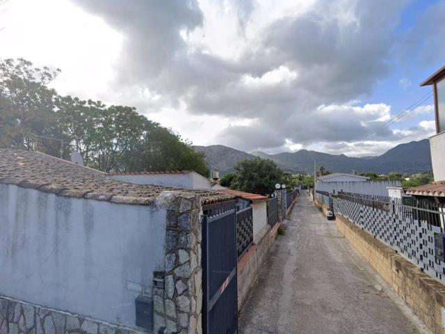 Casa indipendente in vendita a Carini PA