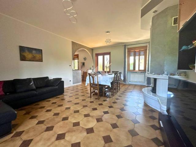 Casa indipendente in vendita a Carisio VC