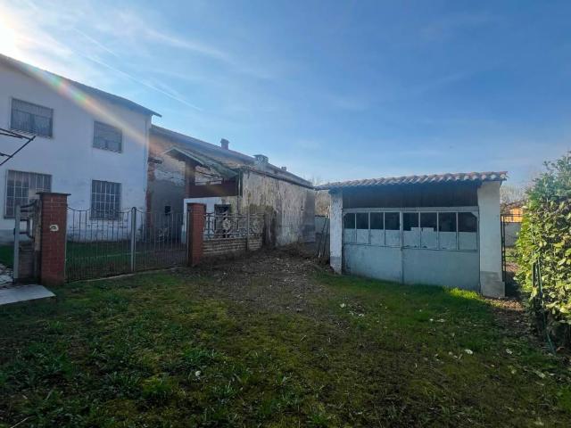 Casa indipendente in vendita a Carisio VC