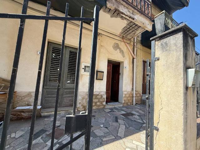 Casa indipendente in vendita a Caronia ME