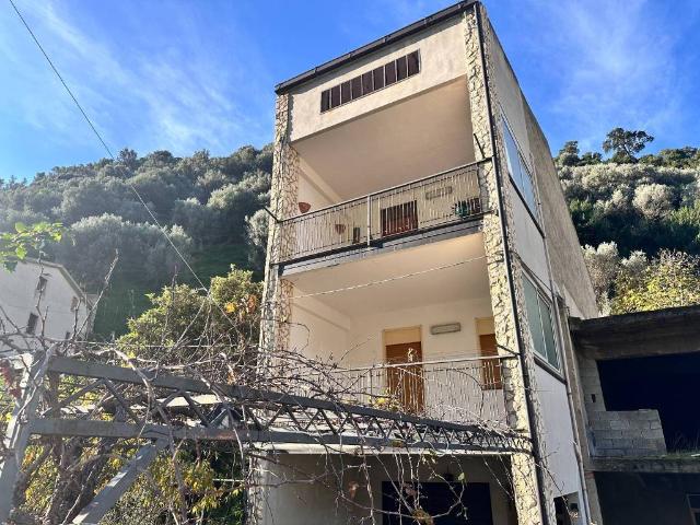 Casa indipendente in vendita a Caronia ME