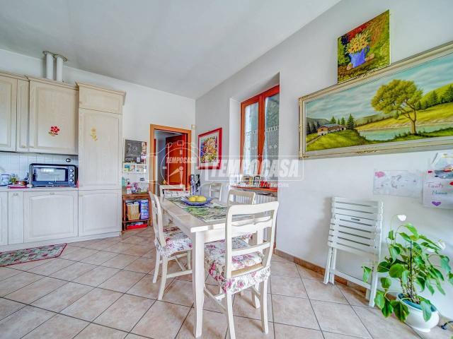 Casa indipendente in vendita a Caronno Varesino