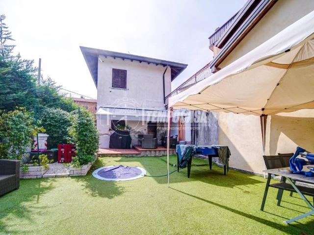 Casa indipendente in vendita a Caronno Varesino VA