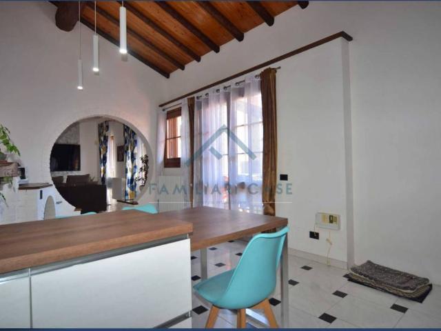 Casa indipendente in vendita a Caronno Varesino VA