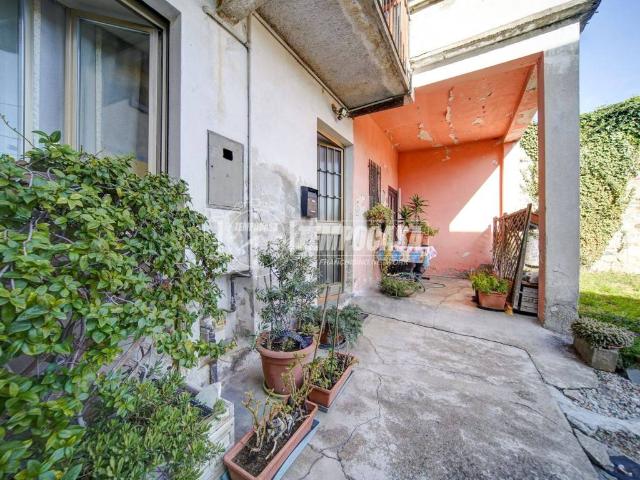 Casa indipendente in vendita a Caronno Varesino VA