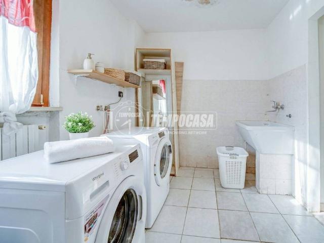 Casa indipendente in vendita a Caronno Varesino VA