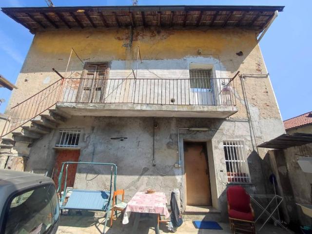 Casa indipendente in vendita a Caronno Pertusella VA