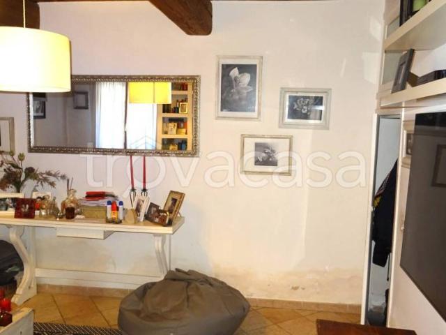 Casa indipendente in vendita a Carmignano via Giuseppe Garibaldi, Comeana