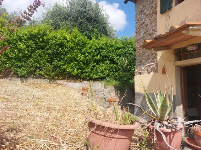 CASA INDIPENDENTE in VENDITA a CARMIGNANO CARMIGNANO di 8 vani