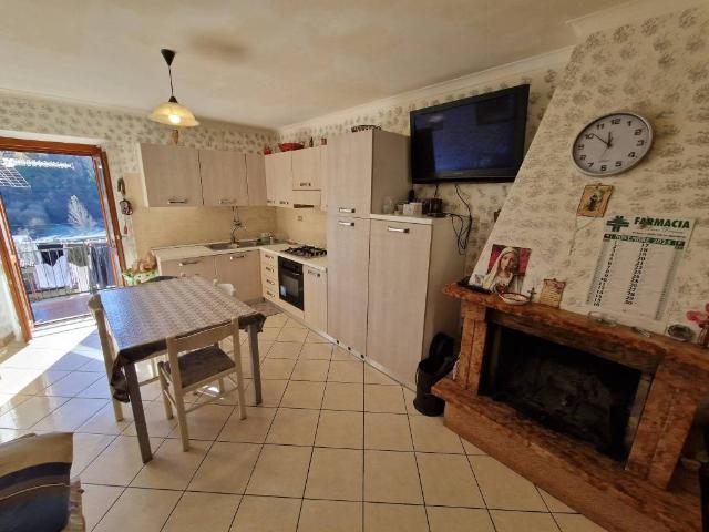 Casa indipendente in vendita a Carsoli AQ