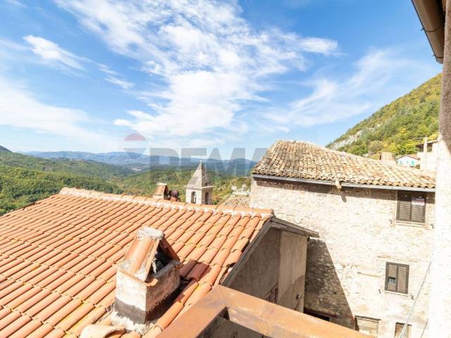 Casa indipendente in vendita a Carsoli AQ
