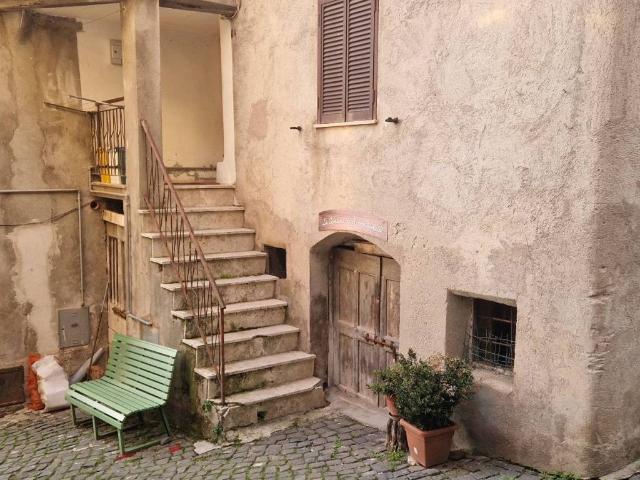 Casa indipendente in vendita a Carsoli AQ