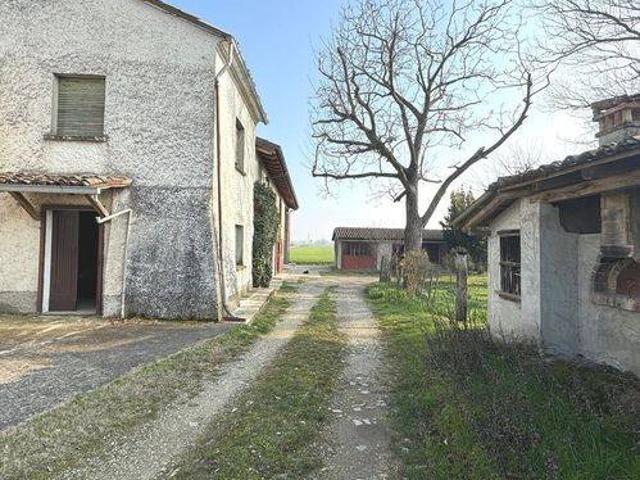 Casa indipendente in vendita a Carpaneto Piacentino PC