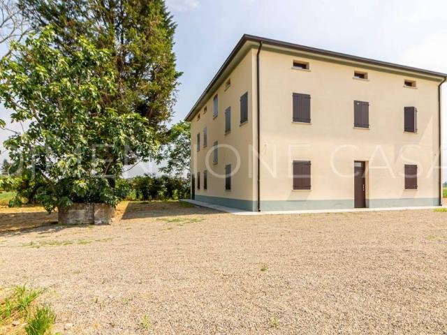 Casa indipendente in vendita a Carpi, Cortile