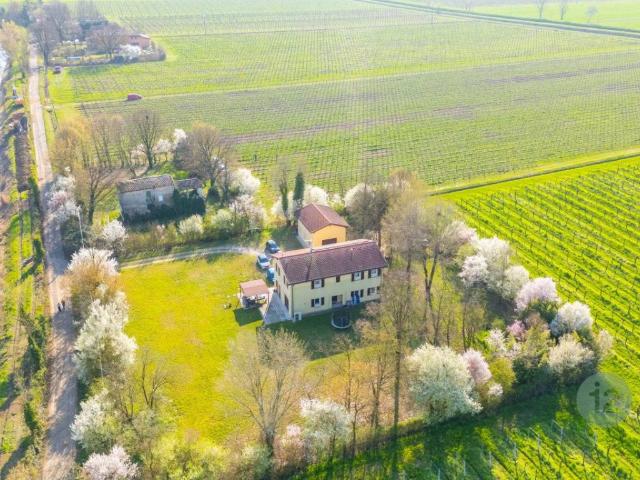Casa indipendente in vendita a Carpi MO