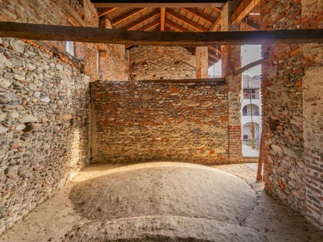 Casa indipendente in vendita a Carpignano Sesia NO