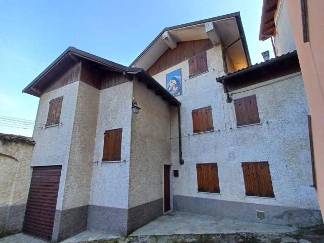Casa indipendente in vendita a Carrosio AL