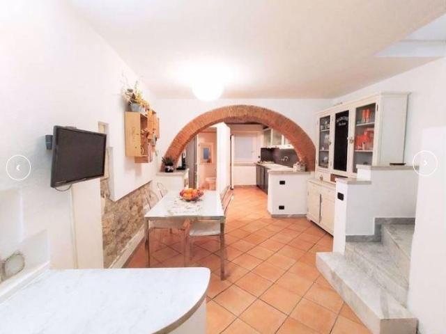 Casa indipendente in vendita a Carrara