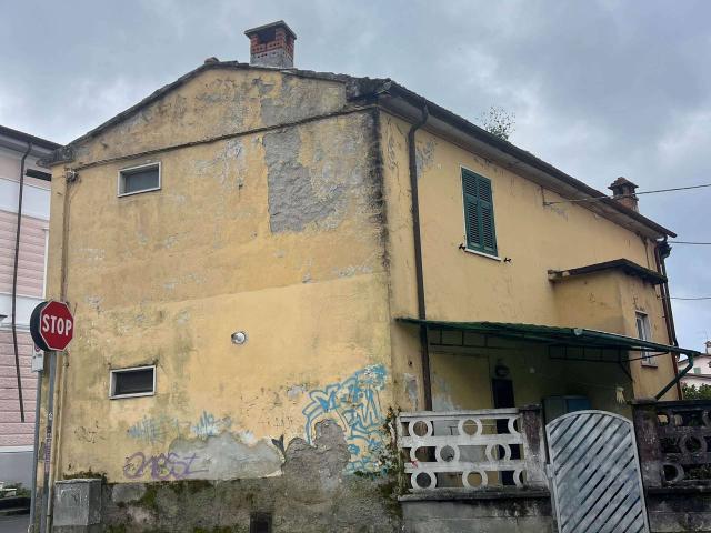 Casa indipendente in vendita a Carrara