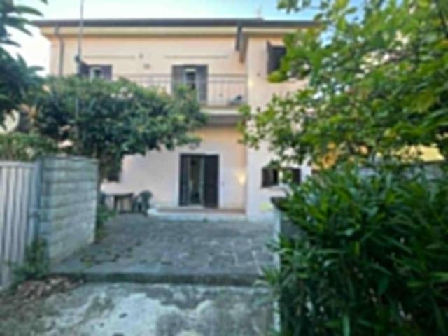 Casa indipendente in vendita a Carrara MS