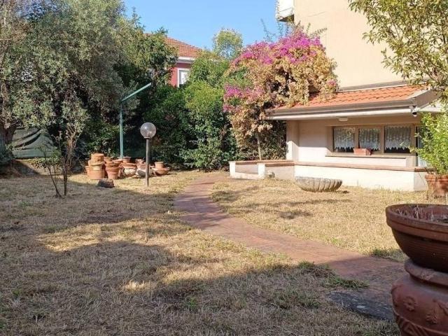 Casa indipendente in vendita a Carrara MS