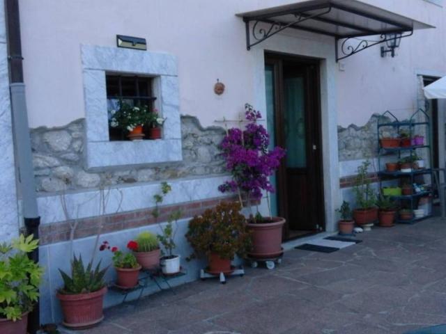 Casa indipendente in vendita a Carrara MS