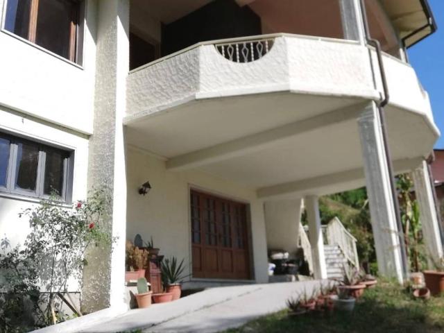 Casa indipendente in vendita a Carrara MS