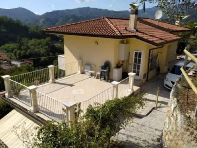 Casa indipendente in vendita a Carrara MS