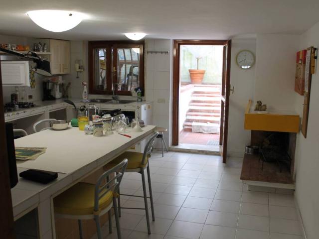 Casa indipendente in vendita a Carrara MS